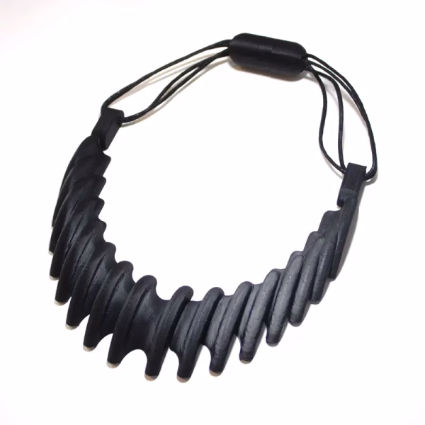 Colar SPINA - Design Escultural Único | Compre Online - Imagem 3