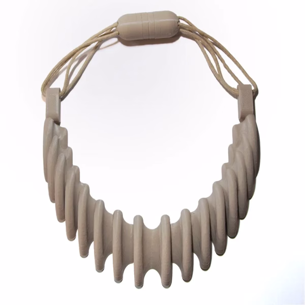 Colar SPINA - Design Escultural Único | Compre Online - Imagem 4